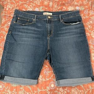 Levi Bermuda jean shorts, women size 18-W34